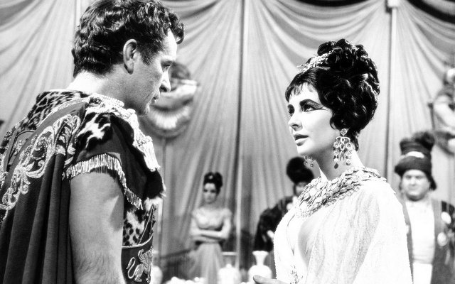 Richard-Burton-and-Elizabeth-Taylor-Cleopatra_15