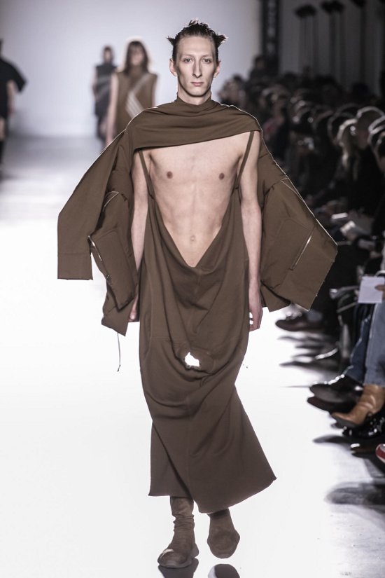 Rick Owens Menswear Fall Winter 2015 Collection Fashion Show in Paris