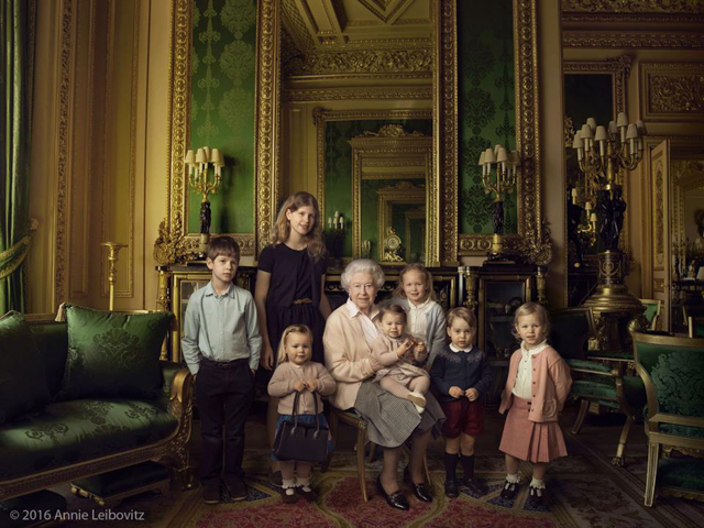 Regina Marii Britanii la 90 de ani