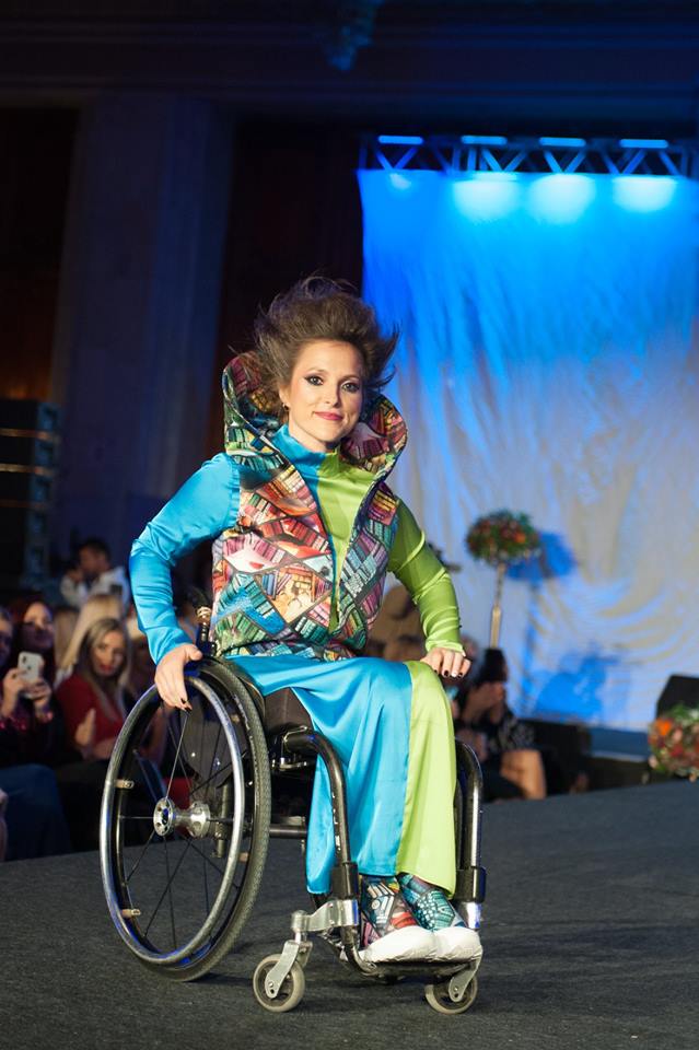 Un destin de învingătoare: Magda Coman, model și mamă în scaun cu rotile