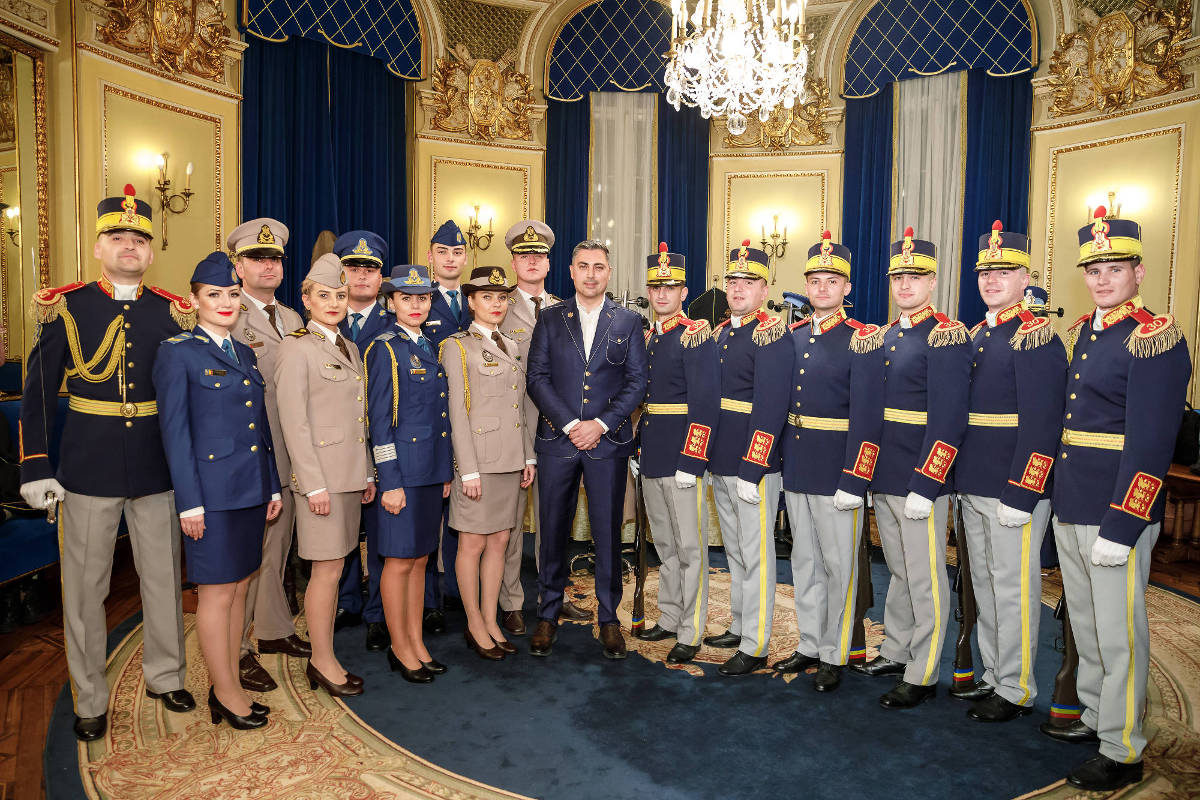 correct blend Post Alexandru Ciucu a realizat noile uniforme ale Armatei Romane - ADPM