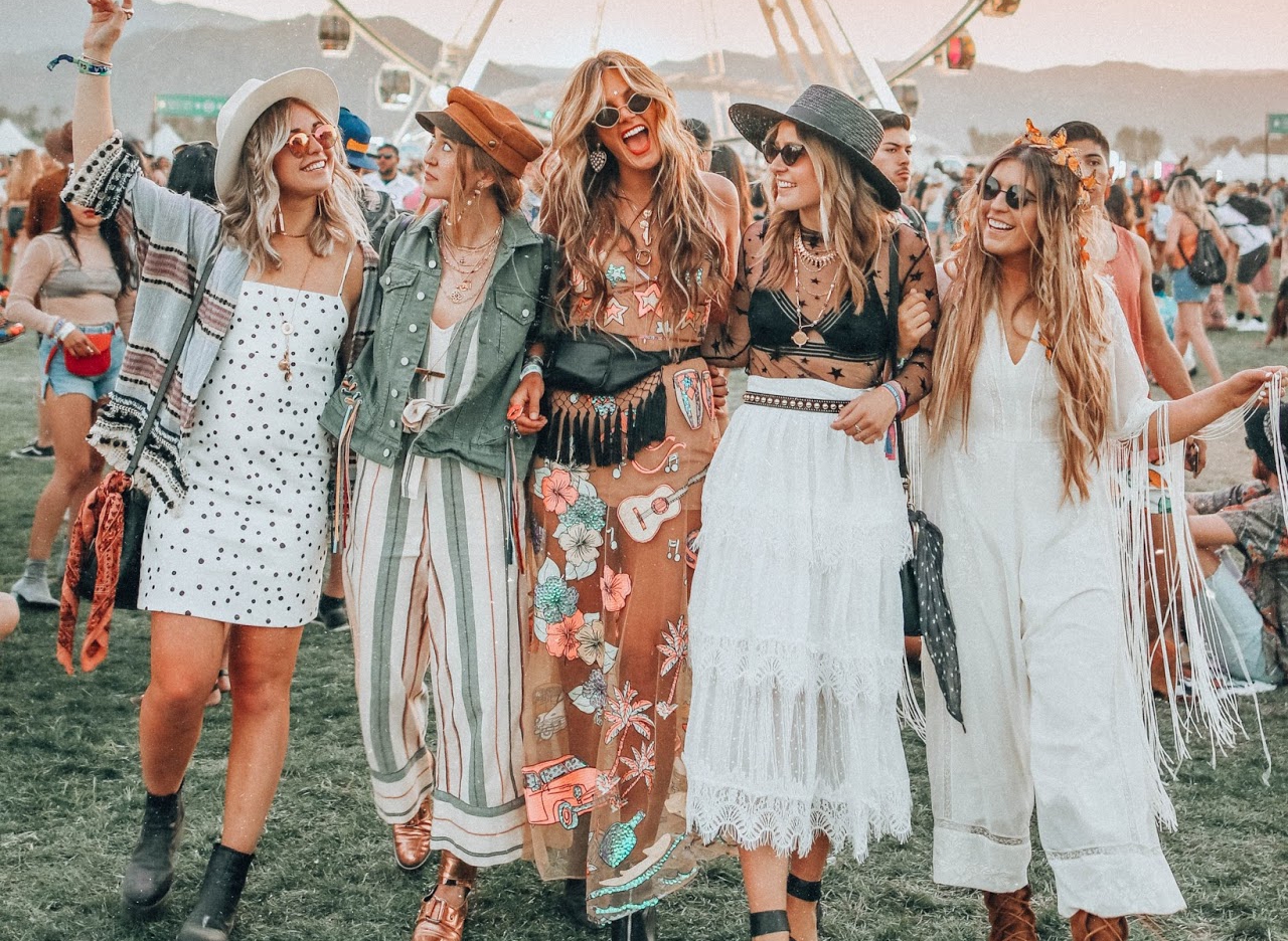 Outfituri super creative la Festivalul Coachella 2022